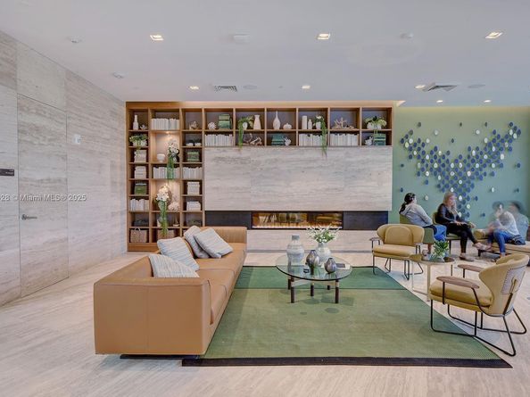 16385 Biscayne Blvd 1219, North Miami Beach FL 33160