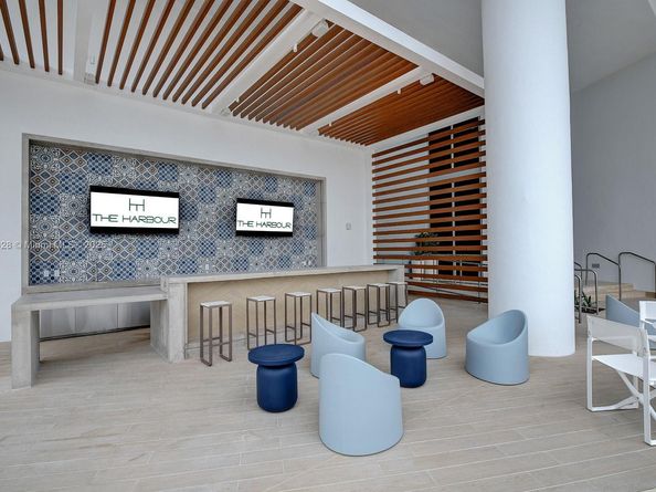 16385 Biscayne Blvd 1219, North Miami Beach FL 33160