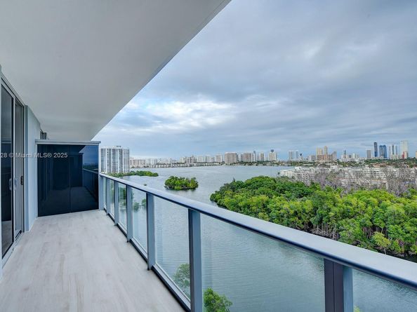 16385 Biscayne Blvd 1219, North Miami Beach FL 33160