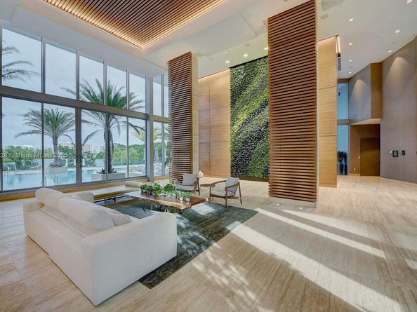 16385 Biscayne Blvd 1219, North Miami Beach FL 33160