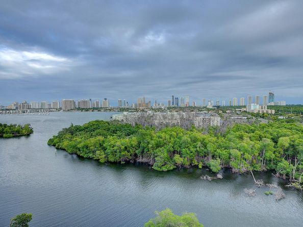 16385 Biscayne Blvd 1219, North Miami Beach FL 33160