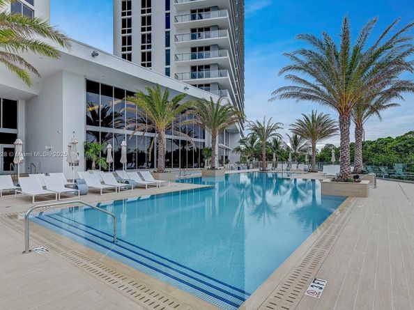 16385 Biscayne Blvd 1219, North Miami Beach FL 33160