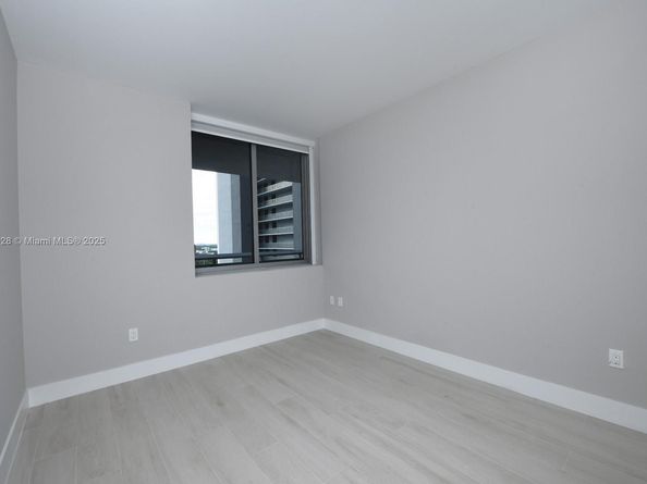 16385 Biscayne Blvd 1219, North Miami Beach FL 33160