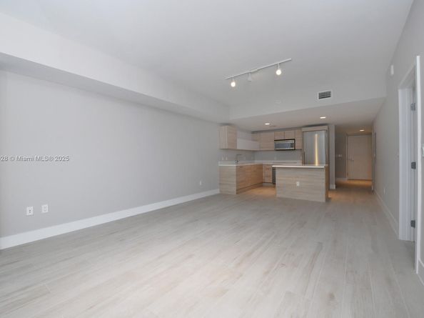 16385 Biscayne Blvd 1219, North Miami Beach FL 33160