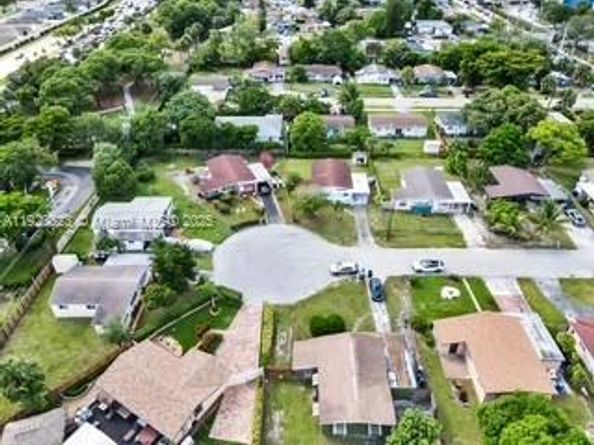 1041 NW 24th Ter, Fort Lauderdale FL 33311