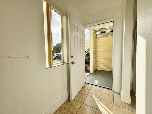 3405 NW 44th St 104, Oakland Park FL 33309