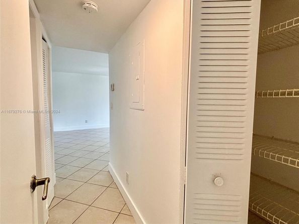 3405 NW 44th St 104, Oakland Park FL 33309