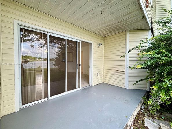 3405 NW 44th St 104, Oakland Park FL 33309