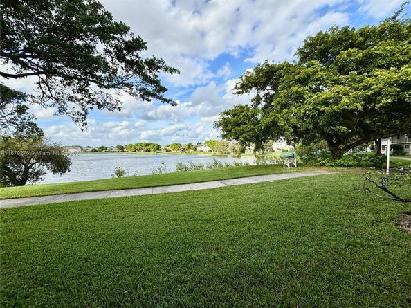 3405 NW 44th St 104, Oakland Park FL 33309