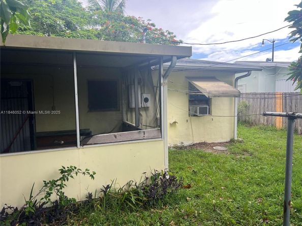 1612 NE 29th St, Pompano Beach FL 33064