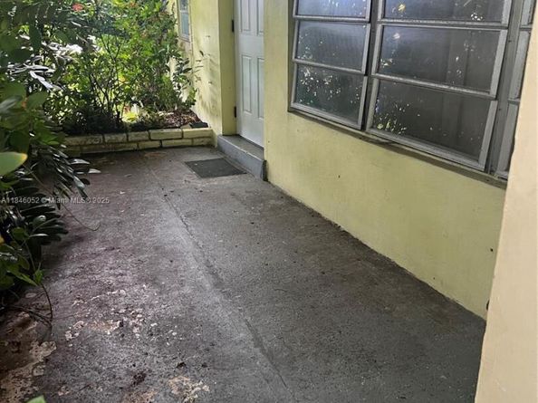 1612 NE 29th St, Pompano Beach FL 33064