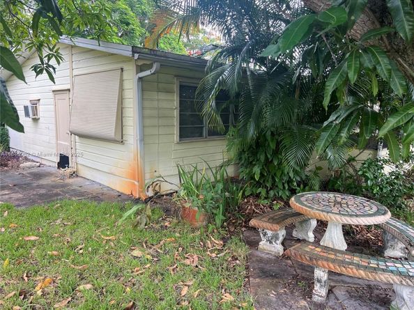 1612 NE 29th St, Pompano Beach FL 33064