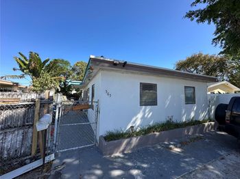 565 NE 32nd St