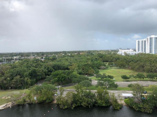 16385 Biscayne Blvd 1005, North Miami Beach FL 33160