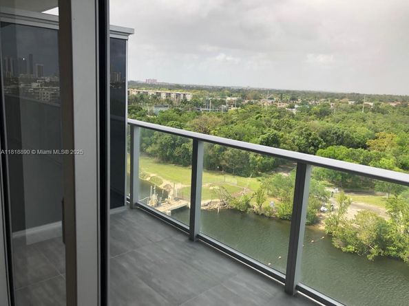 16385 Biscayne Blvd 1005, North Miami Beach FL 33160