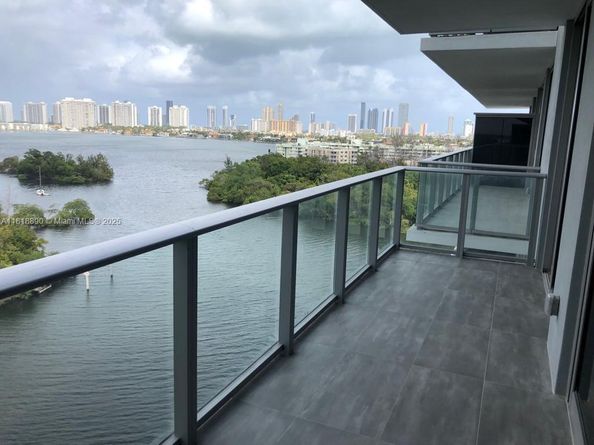 16385 Biscayne Blvd 1005, North Miami Beach FL 33160