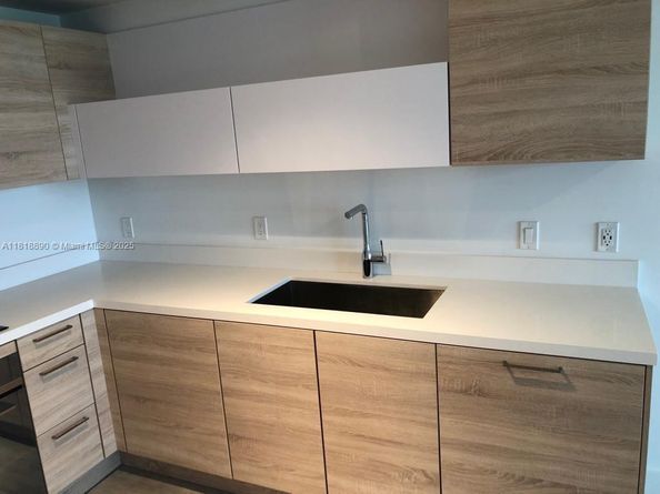 16385 Biscayne Blvd 1005, North Miami Beach FL 33160