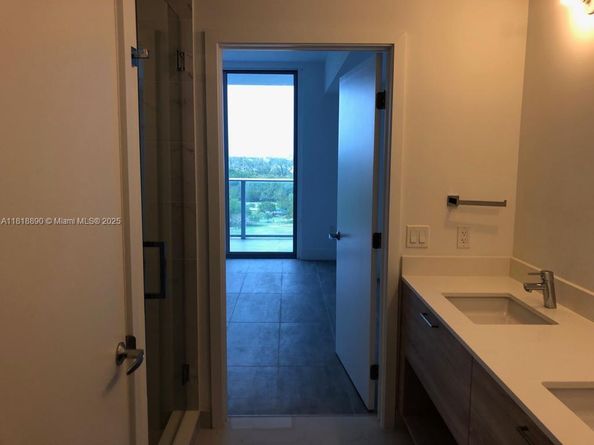 16385 Biscayne Blvd 1005, North Miami Beach FL 33160