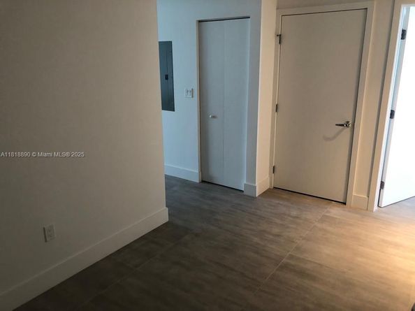 16385 Biscayne Blvd 1005, North Miami Beach FL 33160