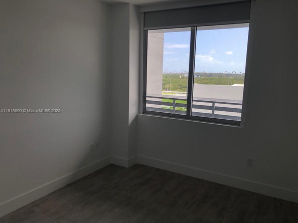 16385 Biscayne Blvd 1005, North Miami Beach FL 33160