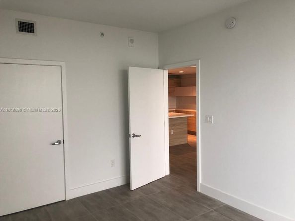 16385 Biscayne Blvd 1005, North Miami Beach FL 33160