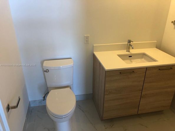16385 Biscayne Blvd 1005, North Miami Beach FL 33160