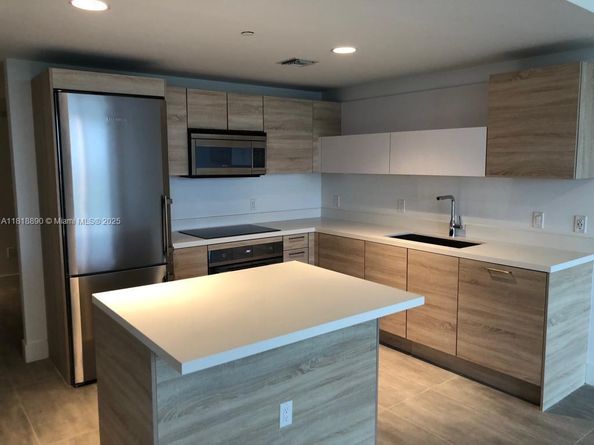 16385 Biscayne Blvd 1005, North Miami Beach FL 33160