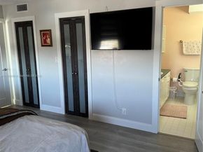 427 Golden Isles Dr 11J, Hallandale Beach FL 33009