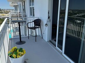 427 Golden Isles Dr 11J, Hallandale Beach FL 33009