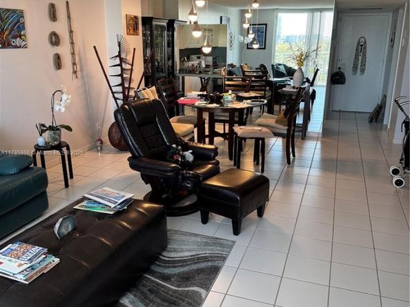 427 Golden Isles Dr 11J, Hallandale Beach FL 33009