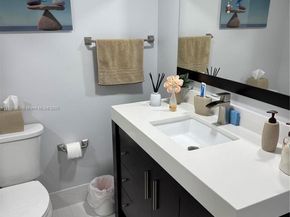 427 Golden Isles Dr 11J, Hallandale Beach FL 33009