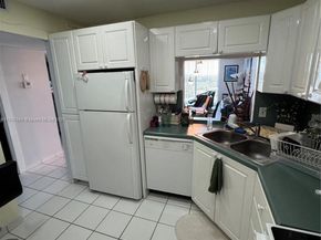 427 Golden Isles Dr 11J, Hallandale Beach FL 33009