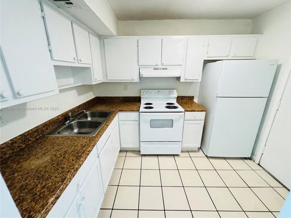 3610 NW 21st St 205, Lauderdale Lakes FL 33311