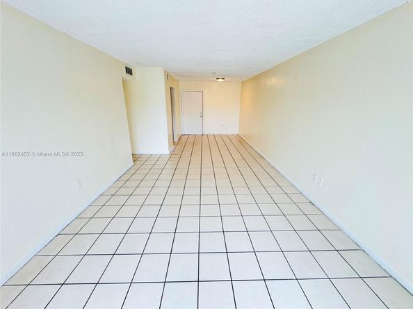 3610 NW 21st St 205, Lauderdale Lakes FL 33311
