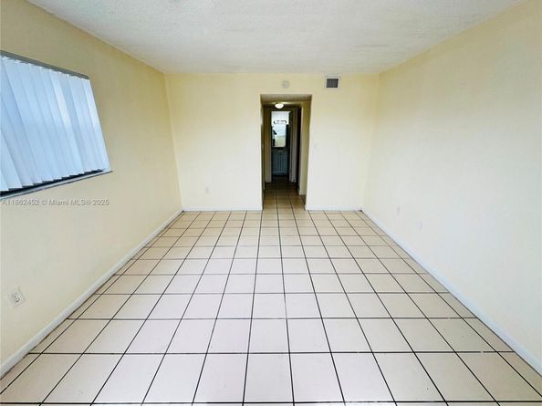 3610 NW 21st St 205, Lauderdale Lakes FL 33311