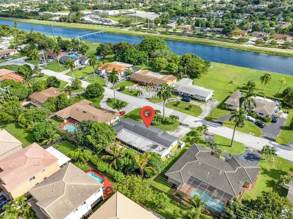 801 NW 203rd St, Miami Gardens FL 33169