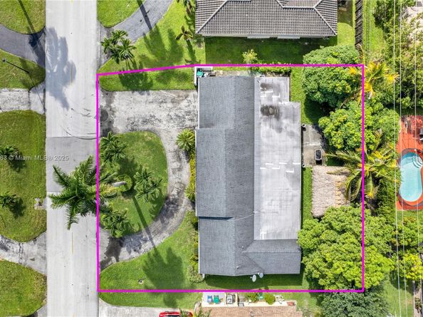 801 NW 203rd St, Miami Gardens FL 33169