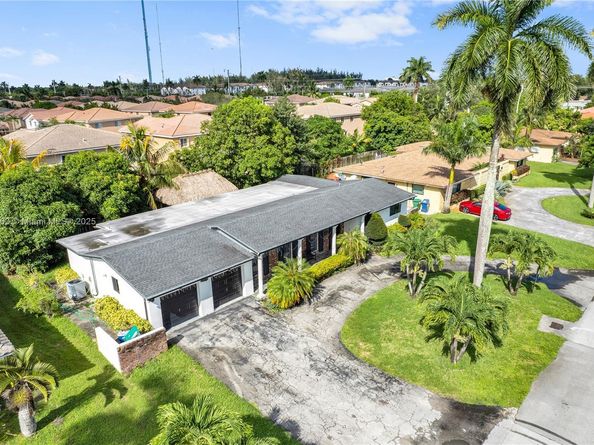801 NW 203rd St, Miami Gardens FL 33169