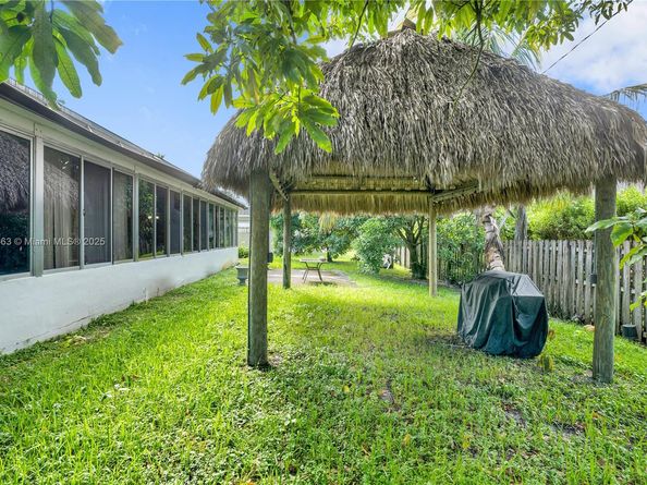 801 NW 203rd St, Miami Gardens FL 33169