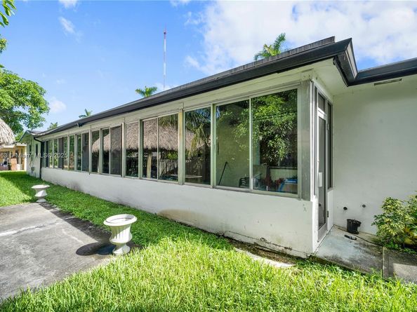 801 NW 203rd St, Miami Gardens FL 33169