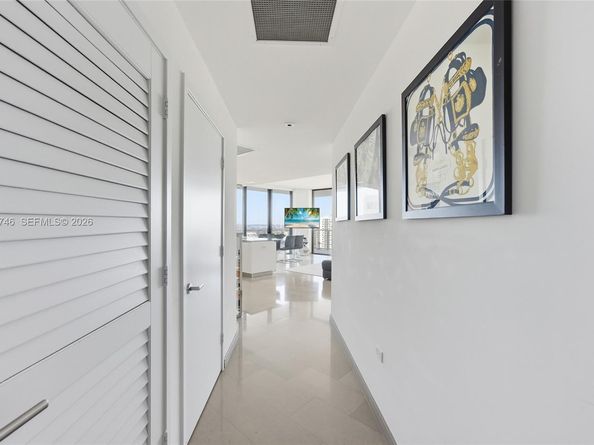 88 SW 7th St 2302, Miami FL 33130