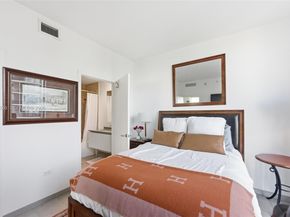 88 SW 7th St 2302, Miami FL 33130