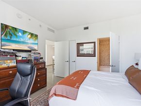 88 SW 7th St 2302, Miami FL 33130