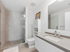 88 SW 7th St 2302, Miami FL 33130