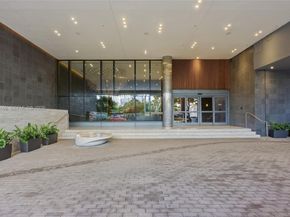 88 SW 7th St 2302, Miami FL 33130