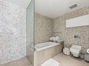 88 SW 7th St 2302, Miami FL 33130