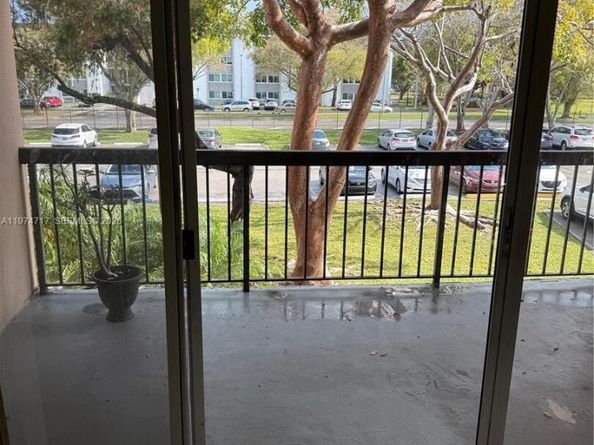 10975 SW 107th St 202, Miami FL 33176