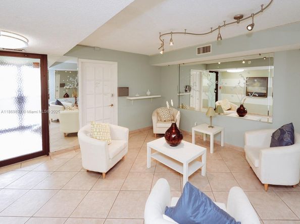 130 S Shore Dr 3C, Miami Beach FL 33141