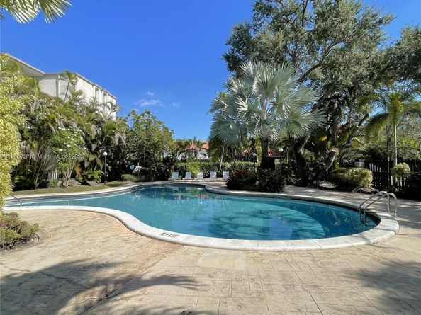 6904 N Kendall Dr F408, Pinecrest FL 33156