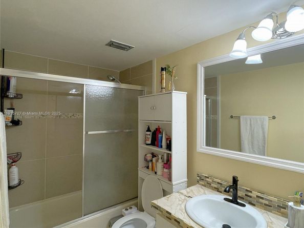 6904 N Kendall Dr F408, Pinecrest FL 33156